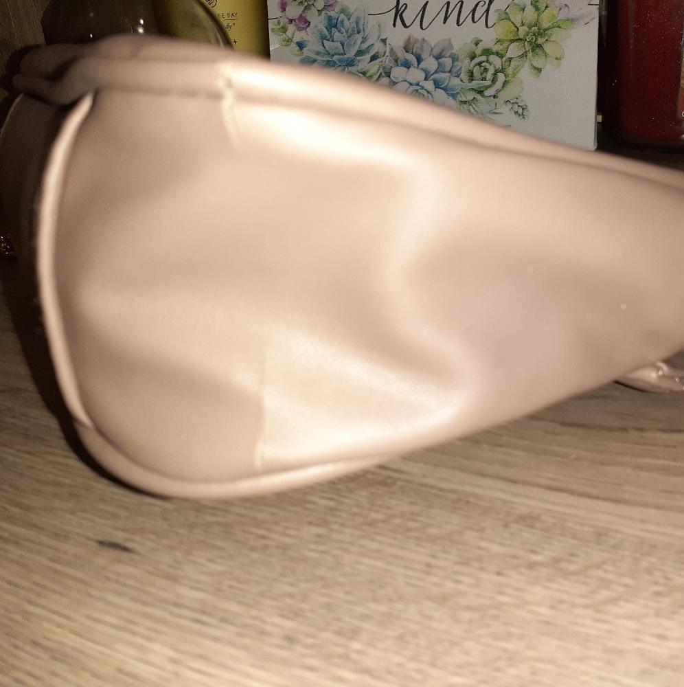 #155 NWOT BEBE Flap Crossbody - Picture 4 of 7